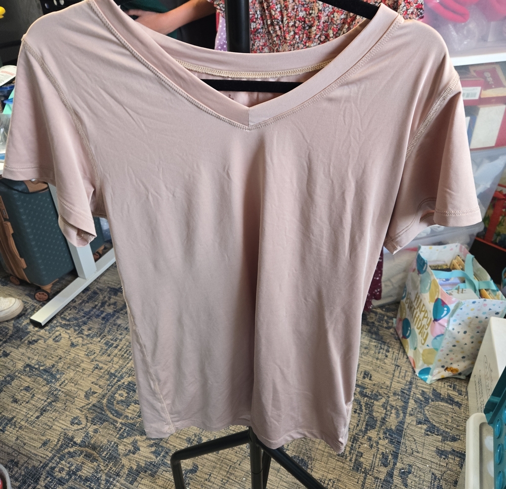 Women’s V-Neck Short Sleeve Top - Blush Pink